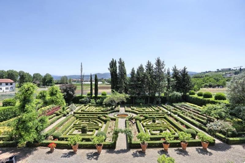 Villa Merlo Ner0 Florencia